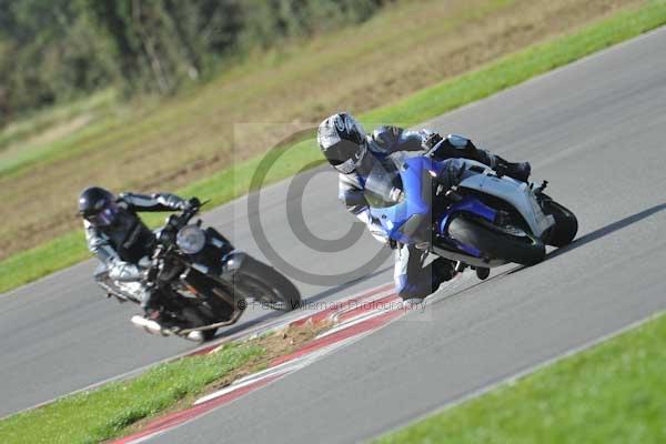 Motorcycle action photographs;Trackday digital images;event digital images;eventdigitalimages;no limits trackday;peter wileman photography;snetterton;snetterton circuit norfolk;snetterton photographs;trackday;trackday photos