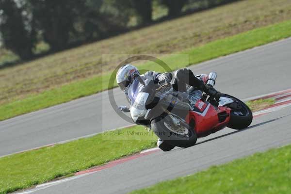 Motorcycle action photographs;Trackday digital images;event digital images;eventdigitalimages;no limits trackday;peter wileman photography;snetterton;snetterton circuit norfolk;snetterton photographs;trackday;trackday photos