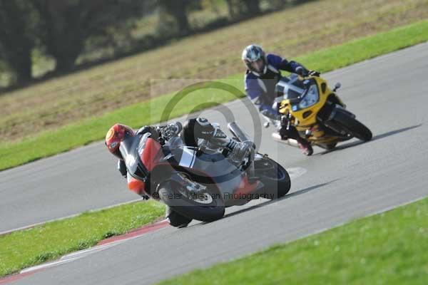 Motorcycle action photographs;Trackday digital images;event digital images;eventdigitalimages;no limits trackday;peter wileman photography;snetterton;snetterton circuit norfolk;snetterton photographs;trackday;trackday photos