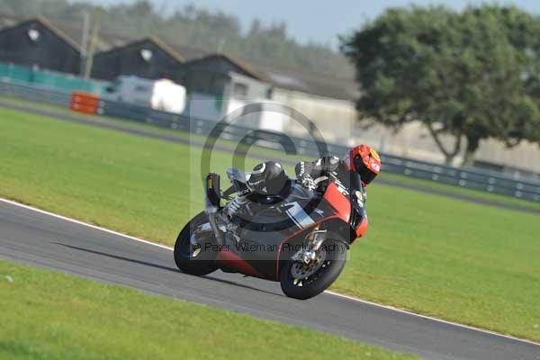 Motorcycle action photographs;Trackday digital images;event digital images;eventdigitalimages;no limits trackday;peter wileman photography;snetterton;snetterton circuit norfolk;snetterton photographs;trackday;trackday photos