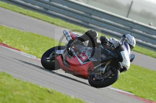 Motorcycle action photographs;Trackday digital images;event digital images;eventdigitalimages;no limits trackday;peter wileman photography;snetterton;snetterton circuit norfolk;snetterton photographs;trackday;trackday photos