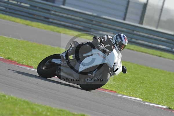 Motorcycle action photographs;Trackday digital images;event digital images;eventdigitalimages;no limits trackday;peter wileman photography;snetterton;snetterton circuit norfolk;snetterton photographs;trackday;trackday photos