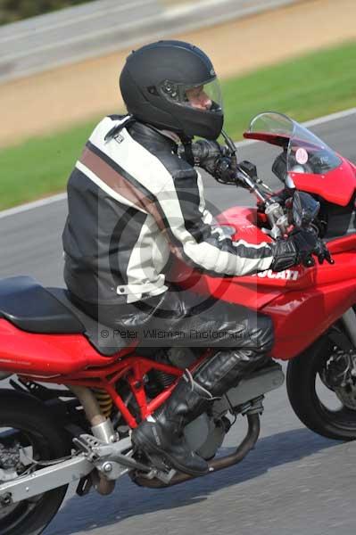 Motorcycle action photographs;Trackday digital images;event digital images;eventdigitalimages;no limits trackday;peter wileman photography;snetterton;snetterton circuit norfolk;snetterton photographs;trackday;trackday photos