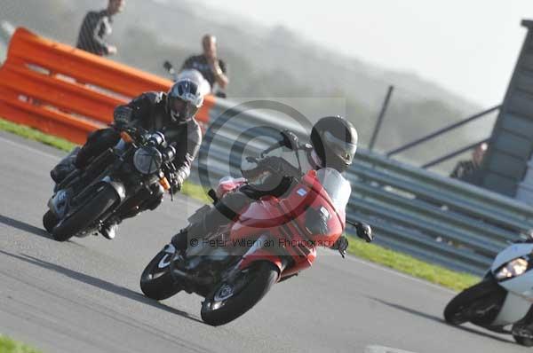 Motorcycle action photographs;Trackday digital images;event digital images;eventdigitalimages;no limits trackday;peter wileman photography;snetterton;snetterton circuit norfolk;snetterton photographs;trackday;trackday photos