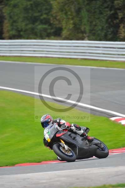 Motorcycle action photographs;Trackday digital images;event digital images;eventdigitalimages;no limits trackday;oulton park;oulton park circuit cheshire;oulton park photographs;peter wileman photography;trackday;trackday photos
