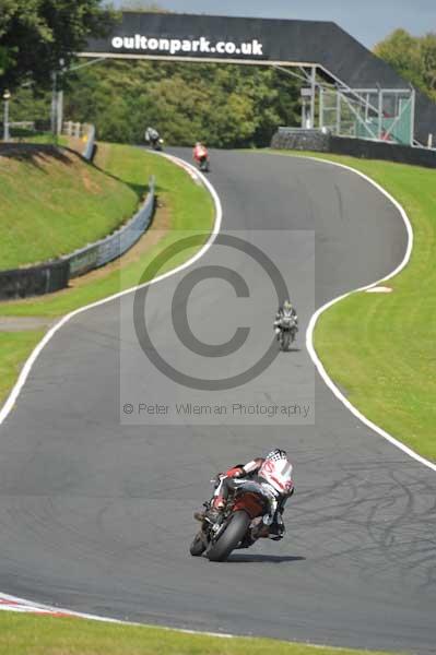 Motorcycle action photographs;Trackday digital images;event digital images;eventdigitalimages;no limits trackday;oulton park;oulton park circuit cheshire;oulton park photographs;peter wileman photography;trackday;trackday photos