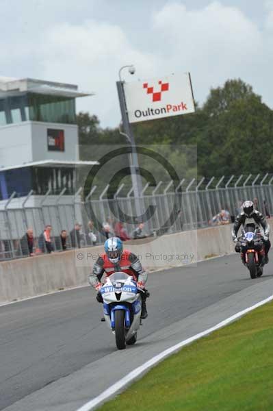 Motorcycle action photographs;Trackday digital images;event digital images;eventdigitalimages;no limits trackday;oulton park;oulton park circuit cheshire;oulton park photographs;peter wileman photography;trackday;trackday photos