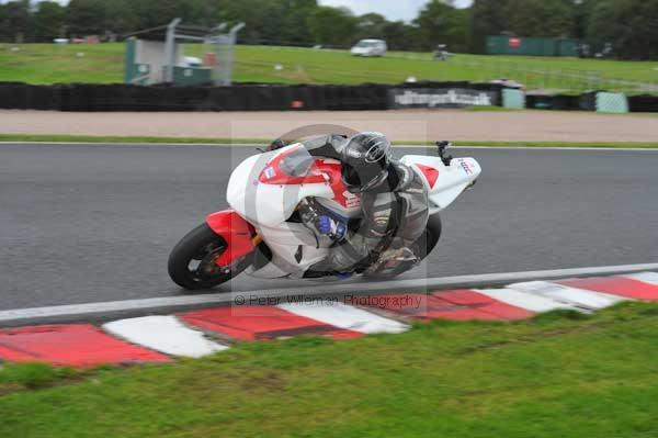 Motorcycle action photographs;Trackday digital images;event digital images;eventdigitalimages;no limits trackday;oulton park;oulton park circuit cheshire;oulton park photographs;peter wileman photography;trackday;trackday photos