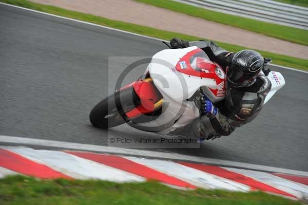 Motorcycle action photographs;Trackday digital images;event digital images;eventdigitalimages;no limits trackday;oulton park;oulton park circuit cheshire;oulton park photographs;peter wileman photography;trackday;trackday photos