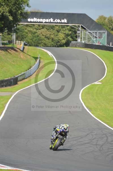 Motorcycle action photographs;Trackday digital images;event digital images;eventdigitalimages;no limits trackday;oulton park;oulton park circuit cheshire;oulton park photographs;peter wileman photography;trackday;trackday photos