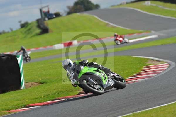 Motorcycle action photographs;Trackday digital images;event digital images;eventdigitalimages;no limits trackday;oulton park;oulton park circuit cheshire;oulton park photographs;peter wileman photography;trackday;trackday photos
