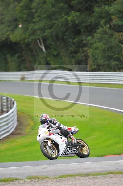 Motorcycle action photographs;Trackday digital images;event digital images;eventdigitalimages;no limits trackday;oulton park;oulton park circuit cheshire;oulton park photographs;peter wileman photography;trackday;trackday photos
