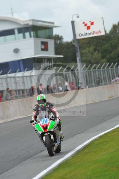 Motorcycle action photographs;Trackday digital images;event digital images;eventdigitalimages;no limits trackday;oulton park;oulton park circuit cheshire;oulton park photographs;peter wileman photography;trackday;trackday photos
