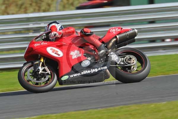 Motorcycle action photographs;Trackday digital images;event digital images;eventdigitalimages;no limits trackday;oulton park;oulton park circuit cheshire;oulton park photographs;peter wileman photography;trackday;trackday photos