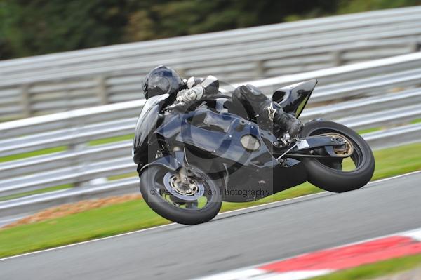 Motorcycle action photographs;Trackday digital images;event digital images;eventdigitalimages;no limits trackday;oulton park;oulton park circuit cheshire;oulton park photographs;peter wileman photography;trackday;trackday photos