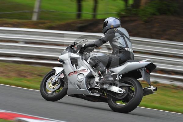 Motorcycle action photographs;Trackday digital images;event digital images;eventdigitalimages;no limits trackday;oulton park;oulton park circuit cheshire;oulton park photographs;peter wileman photography;trackday;trackday photos