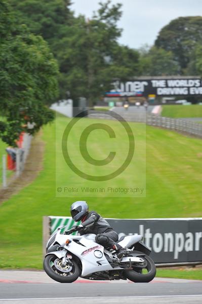 Motorcycle action photographs;Trackday digital images;event digital images;eventdigitalimages;no limits trackday;oulton park;oulton park circuit cheshire;oulton park photographs;peter wileman photography;trackday;trackday photos