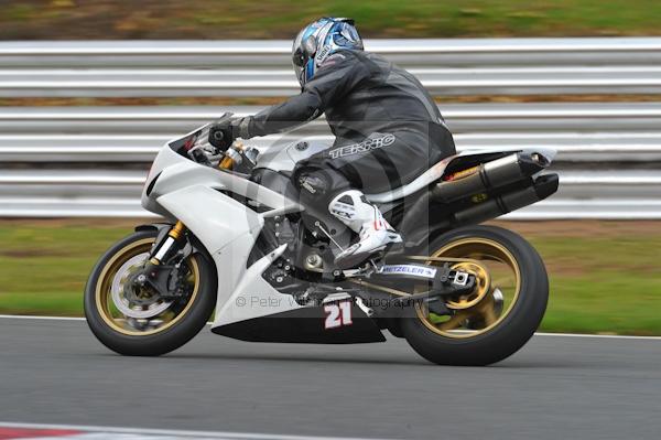 Motorcycle action photographs;Trackday digital images;event digital images;eventdigitalimages;no limits trackday;oulton park;oulton park circuit cheshire;oulton park photographs;peter wileman photography;trackday;trackday photos