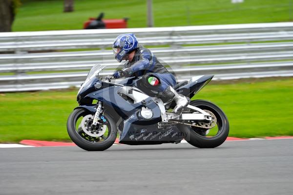 Motorcycle action photographs;Trackday digital images;event digital images;eventdigitalimages;no limits trackday;oulton park;oulton park circuit cheshire;oulton park photographs;peter wileman photography;trackday;trackday photos