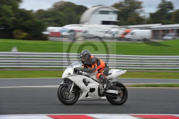 Motorcycle action photographs;Trackday digital images;event digital images;eventdigitalimages;no limits trackday;oulton park;oulton park circuit cheshire;oulton park photographs;peter wileman photography;trackday;trackday photos