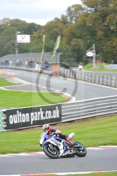 Motorcycle action photographs;Trackday digital images;event digital images;eventdigitalimages;no limits trackday;oulton park;oulton park circuit cheshire;oulton park photographs;peter wileman photography;trackday;trackday photos