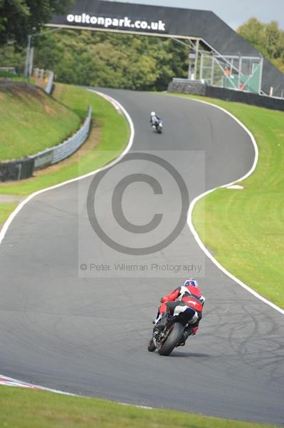 Motorcycle action photographs;Trackday digital images;event digital images;eventdigitalimages;no limits trackday;oulton park;oulton park circuit cheshire;oulton park photographs;peter wileman photography;trackday;trackday photos