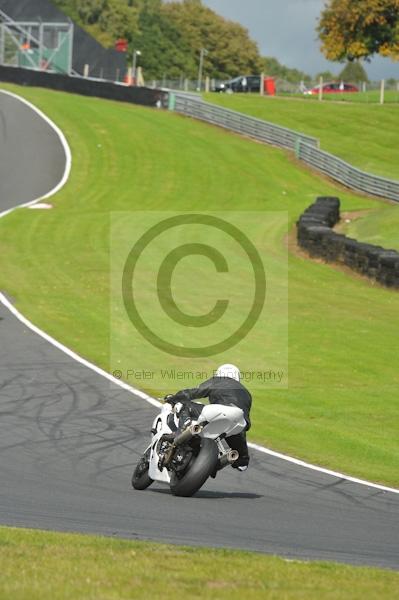 Motorcycle action photographs;Trackday digital images;event digital images;eventdigitalimages;no limits trackday;oulton park;oulton park circuit cheshire;oulton park photographs;peter wileman photography;trackday;trackday photos