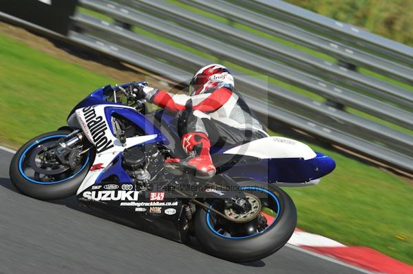 Motorcycle action photographs;Trackday digital images;event digital images;eventdigitalimages;no limits trackday;oulton park;oulton park circuit cheshire;oulton park photographs;peter wileman photography;trackday;trackday photos