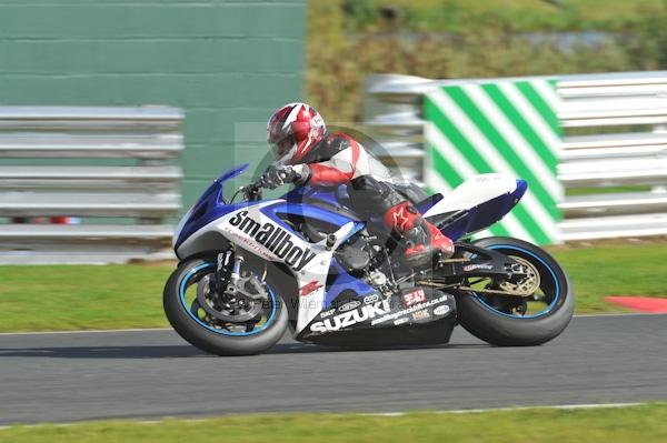 Motorcycle action photographs;Trackday digital images;event digital images;eventdigitalimages;no limits trackday;oulton park;oulton park circuit cheshire;oulton park photographs;peter wileman photography;trackday;trackday photos