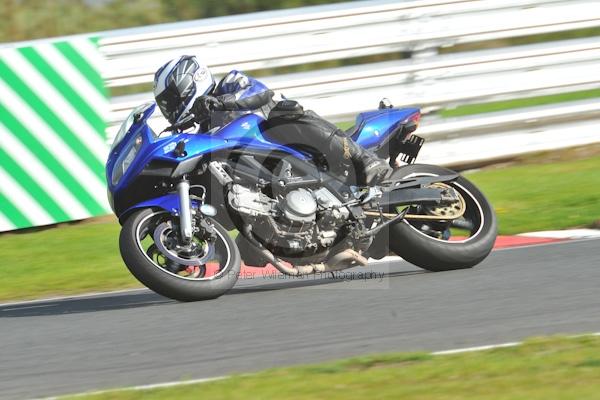 Motorcycle action photographs;Trackday digital images;event digital images;eventdigitalimages;no limits trackday;oulton park;oulton park circuit cheshire;oulton park photographs;peter wileman photography;trackday;trackday photos