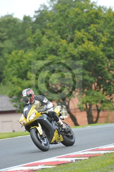 Motorcycle action photographs;Trackday digital images;event digital images;eventdigitalimages;no limits trackday;oulton park;oulton park circuit cheshire;oulton park photographs;peter wileman photography;trackday;trackday photos