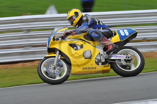 Motorcycle action photographs;Trackday digital images;event digital images;eventdigitalimages;no limits trackday;oulton park;oulton park circuit cheshire;oulton park photographs;peter wileman photography;trackday;trackday photos