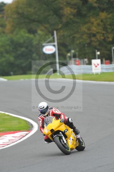 Motorcycle action photographs;Trackday digital images;event digital images;eventdigitalimages;no limits trackday;oulton park;oulton park circuit cheshire;oulton park photographs;peter wileman photography;trackday;trackday photos