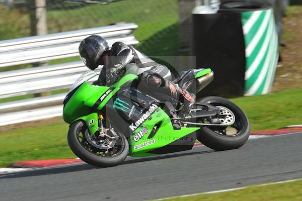 Motorcycle action photographs;Trackday digital images;event digital images;eventdigitalimages;no limits trackday;oulton park;oulton park circuit cheshire;oulton park photographs;peter wileman photography;trackday;trackday photos