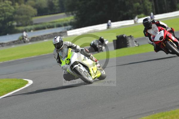 Motorcycle action photographs;Trackday digital images;event digital images;eventdigitalimages;no limits trackday;oulton park;oulton park circuit cheshire;oulton park photographs;peter wileman photography;trackday;trackday photos