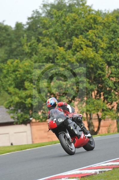 Motorcycle action photographs;Trackday digital images;event digital images;eventdigitalimages;no limits trackday;oulton park;oulton park circuit cheshire;oulton park photographs;peter wileman photography;trackday;trackday photos