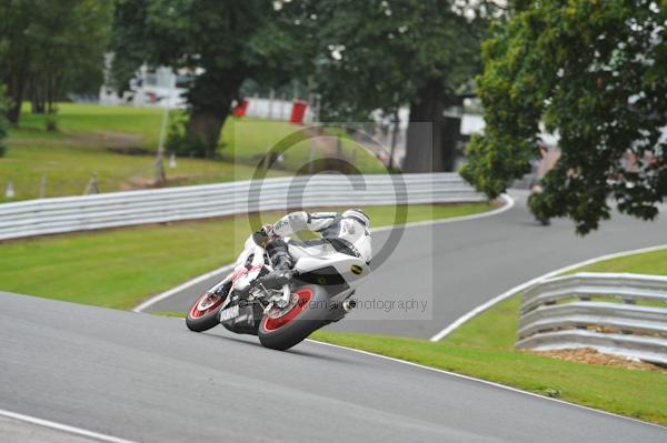 Motorcycle action photographs;Trackday digital images;event digital images;eventdigitalimages;no limits trackday;oulton park;oulton park circuit cheshire;oulton park photographs;peter wileman photography;trackday;trackday photos