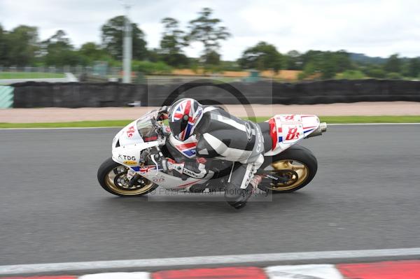 Motorcycle action photographs;Trackday digital images;event digital images;eventdigitalimages;no limits trackday;oulton park;oulton park circuit cheshire;oulton park photographs;peter wileman photography;trackday;trackday photos