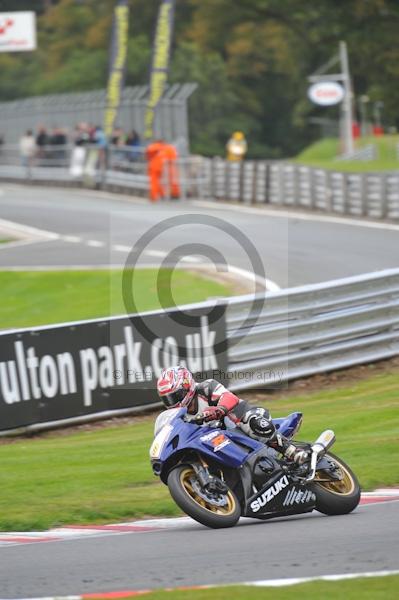 Motorcycle action photographs;Trackday digital images;event digital images;eventdigitalimages;no limits trackday;oulton park;oulton park circuit cheshire;oulton park photographs;peter wileman photography;trackday;trackday photos