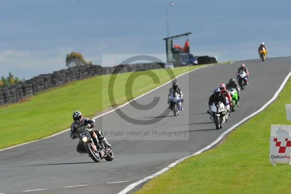 Motorcycle action photographs;Trackday digital images;event digital images;eventdigitalimages;no limits trackday;oulton park;oulton park circuit cheshire;oulton park photographs;peter wileman photography;trackday;trackday photos