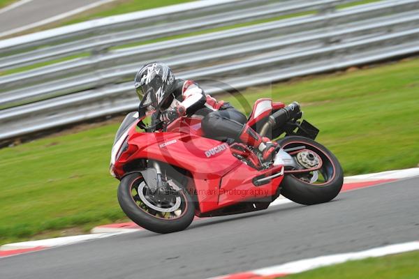 Motorcycle action photographs;Trackday digital images;event digital images;eventdigitalimages;no limits trackday;oulton park;oulton park circuit cheshire;oulton park photographs;peter wileman photography;trackday;trackday photos