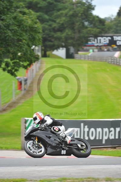 Motorcycle action photographs;Trackday digital images;event digital images;eventdigitalimages;no limits trackday;oulton park;oulton park circuit cheshire;oulton park photographs;peter wileman photography;trackday;trackday photos