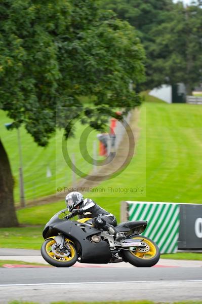 Motorcycle action photographs;Trackday digital images;event digital images;eventdigitalimages;no limits trackday;oulton park;oulton park circuit cheshire;oulton park photographs;peter wileman photography;trackday;trackday photos