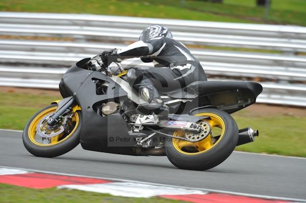Motorcycle action photographs;Trackday digital images;event digital images;eventdigitalimages;no limits trackday;oulton park;oulton park circuit cheshire;oulton park photographs;peter wileman photography;trackday;trackday photos