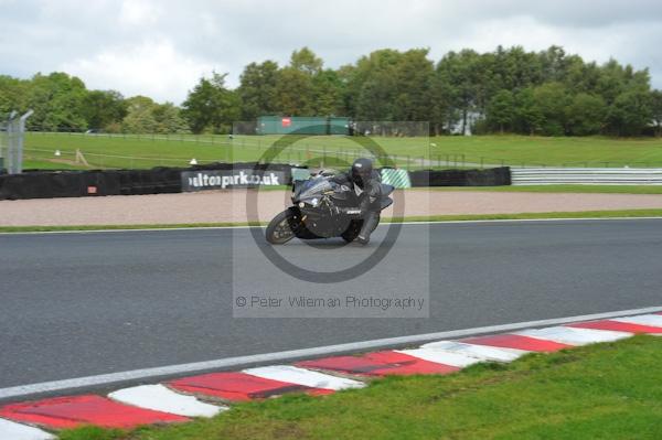 Motorcycle action photographs;Trackday digital images;event digital images;eventdigitalimages;no limits trackday;oulton park;oulton park circuit cheshire;oulton park photographs;peter wileman photography;trackday;trackday photos