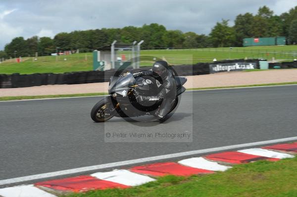 Motorcycle action photographs;Trackday digital images;event digital images;eventdigitalimages;no limits trackday;oulton park;oulton park circuit cheshire;oulton park photographs;peter wileman photography;trackday;trackday photos