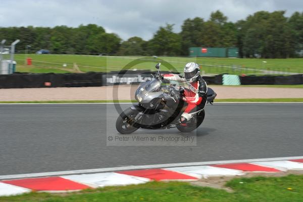 Motorcycle action photographs;Trackday digital images;event digital images;eventdigitalimages;no limits trackday;oulton park;oulton park circuit cheshire;oulton park photographs;peter wileman photography;trackday;trackday photos