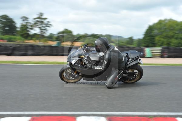 Motorcycle action photographs;Trackday digital images;event digital images;eventdigitalimages;no limits trackday;oulton park;oulton park circuit cheshire;oulton park photographs;peter wileman photography;trackday;trackday photos