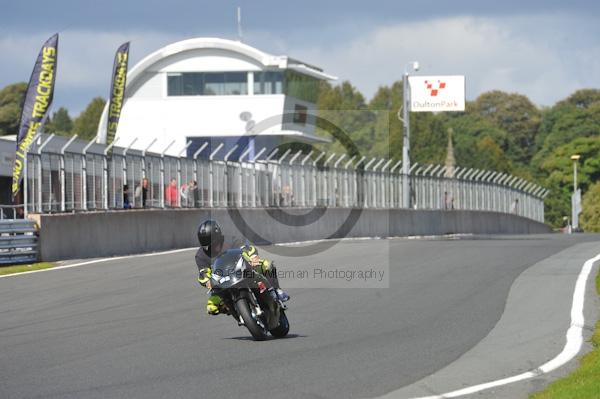 Motorcycle action photographs;Trackday digital images;event digital images;eventdigitalimages;no limits trackday;oulton park;oulton park circuit cheshire;oulton park photographs;peter wileman photography;trackday;trackday photos