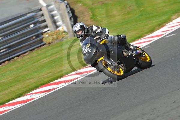 Motorcycle action photographs;Trackday digital images;event digital images;eventdigitalimages;no limits trackday;oulton park;oulton park circuit cheshire;oulton park photographs;peter wileman photography;trackday;trackday photos